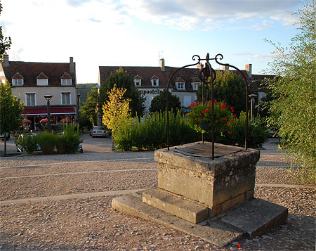 V�zelay, place du champ de foire