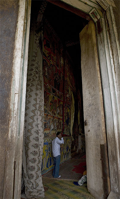 La porte du monast�re
