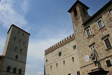 Piazza Garibaldi � Todi