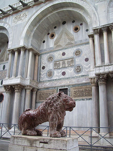 Lion de porphyre