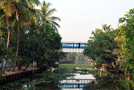 Le train dans les backwaters