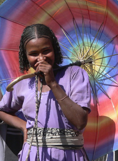 Jeune fille au march� d'Ataya