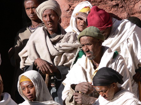 P�lerins � l'�glise Saint Georges de Lalibela