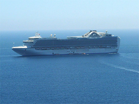 Ferry dans la baie de Cannes