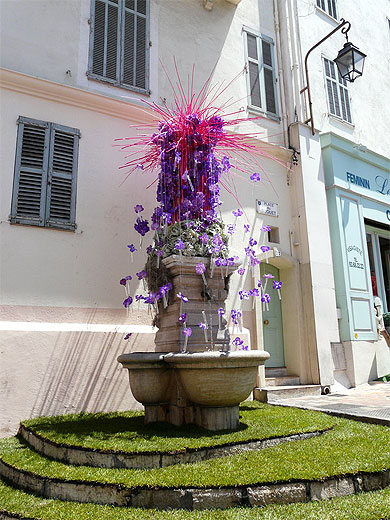 Fontaine violine fleurie