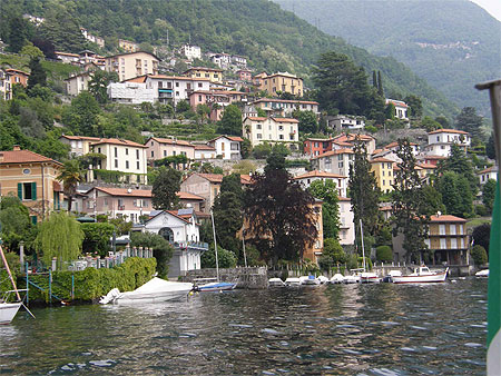 Un village escarp�
