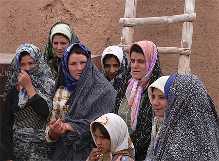 Groupe de femmes dans un village turcophone