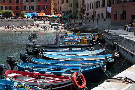 Le Cinque Terre-Vernazza port