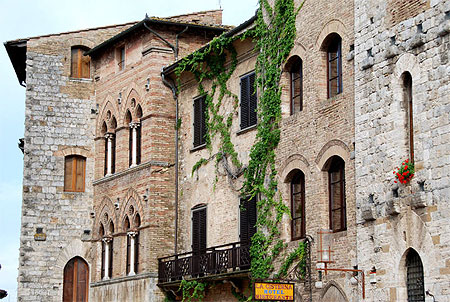 San Gimignano piazza della Cisterna
