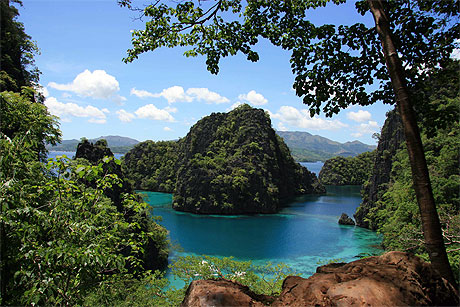 Vue sur le lagon depuis l'Ile de Coron 