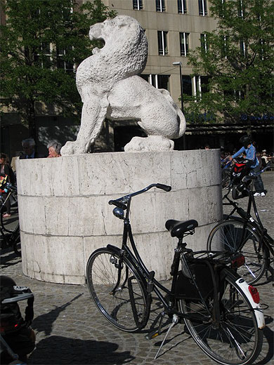 Lion du Monument national
