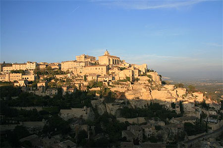 Lumi�re du soleil couchant sur Gordes