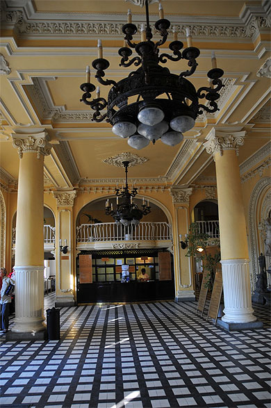 L'entr�e des Bains Sz�chenyi