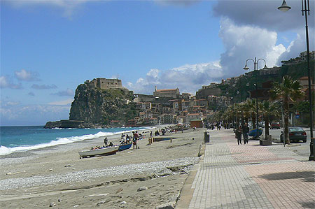 Scilla, la plage et le vieux ch�teau