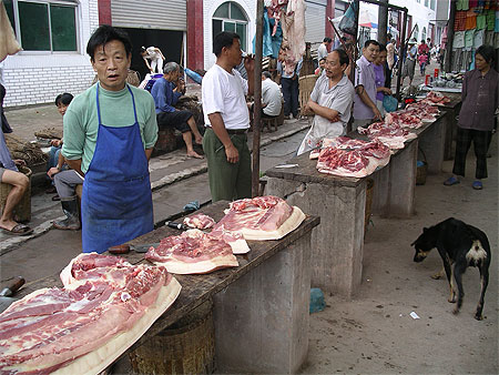 Sur un petit march� dans un minuscule village du Sichuan