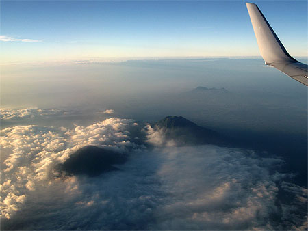 Vue a�rienne de la chaine des volcans