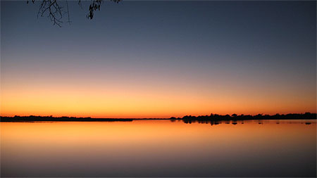 Lever de soleil sur l'Okavango