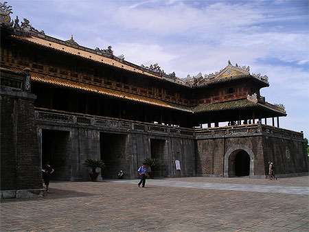 Portail principal de la citadelle � Hu�