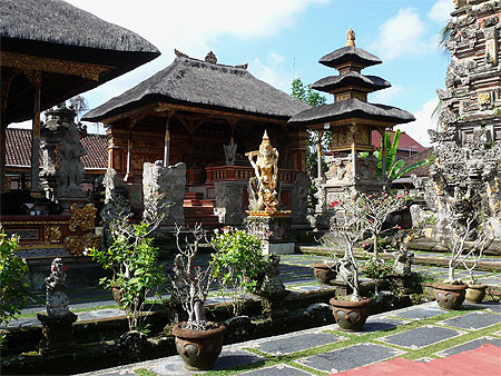 Le Pura Taman Saraswati