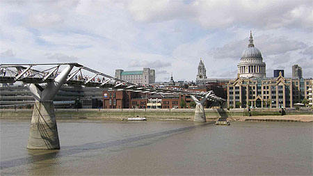 Millenium Bridge sur Saint Paul