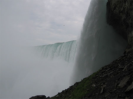 Derri�re la chute