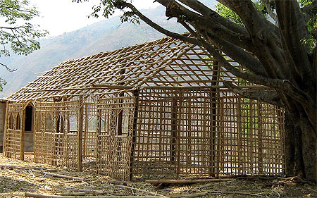Maison en construction dans l'Himalaya