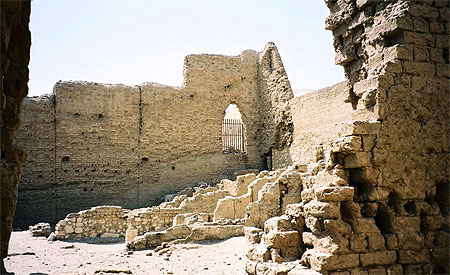 Ruines dans la vall�e des artisans