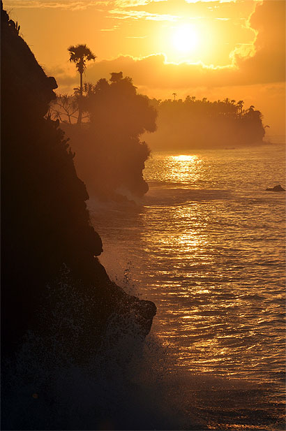 Lever de soleil pr�s d'Ujung