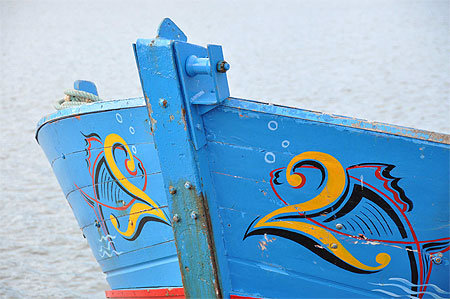 1 bateau bleu, 2 deux  jaunes