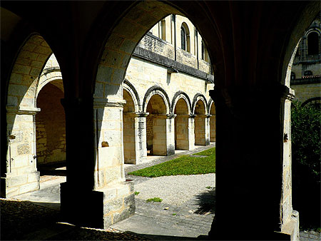 Clo�tre de la cath�drale St-Front