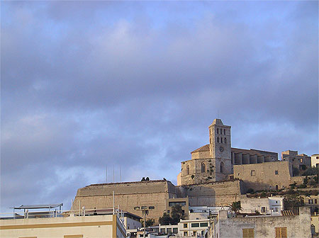 Dalt Vila avant l'orage