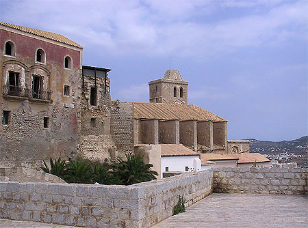 Au sommet de Dalt Vila