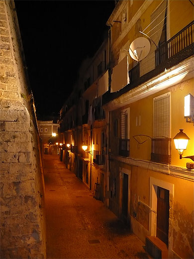 Juste sous les remparts de la vieille ville