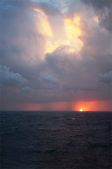 Coucher de soleil sur la M�diterran�e (entre Bastia et G�nes)