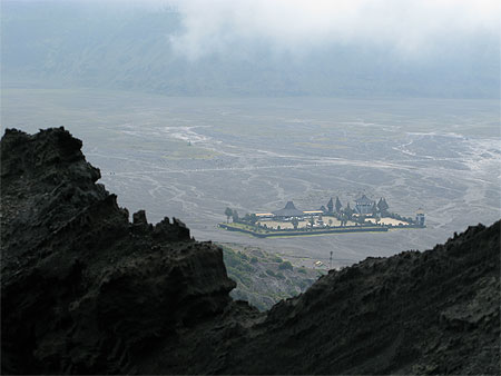 Temple hindou au pied du Bromo