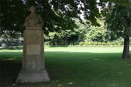 Statue de Charles Baudelaire