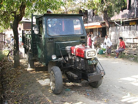 Dans un village loin de tout, sauf de la fronti�re indienne...