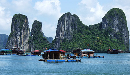 Baie d'Halong: village flottant