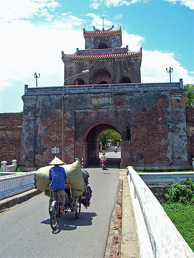 Hu� porte citadelle