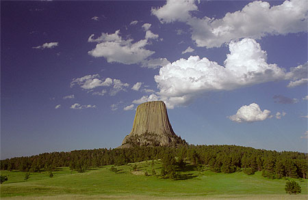 Surgie du N�ant... Devil's Tower