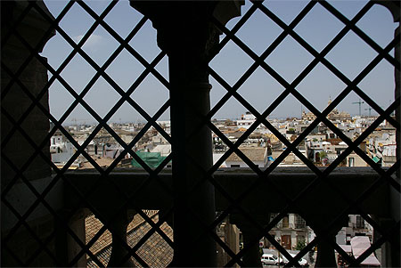 Vue sur S�ville d'une f�n�tre de la Giralda