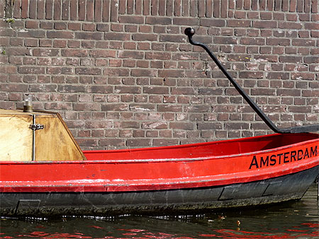 Barque rouge