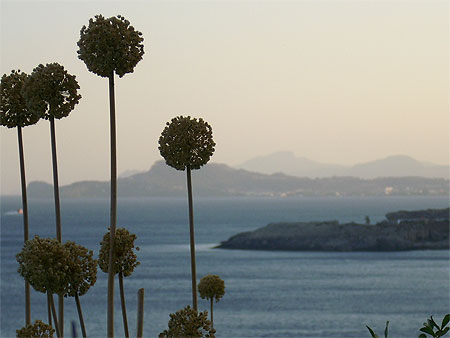 Vue sur la M�diterran�e depuis Kalith�a � Rhodes