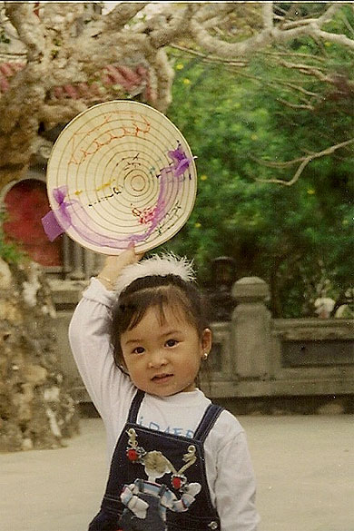 Petite fille au chapeau