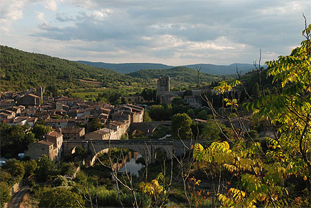 Le village de Lagrasse en fin de journ�e