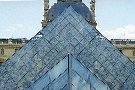 Pyramide en bleu