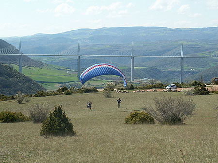 Gonflages face au Viaduc