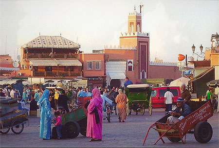 Fin d'apr�s midi sur la place jemaa el fna