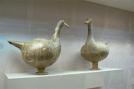Vase en terre cuite en forme d'oie