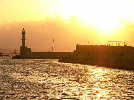 Coucher de soleil sur le port de la Can�e